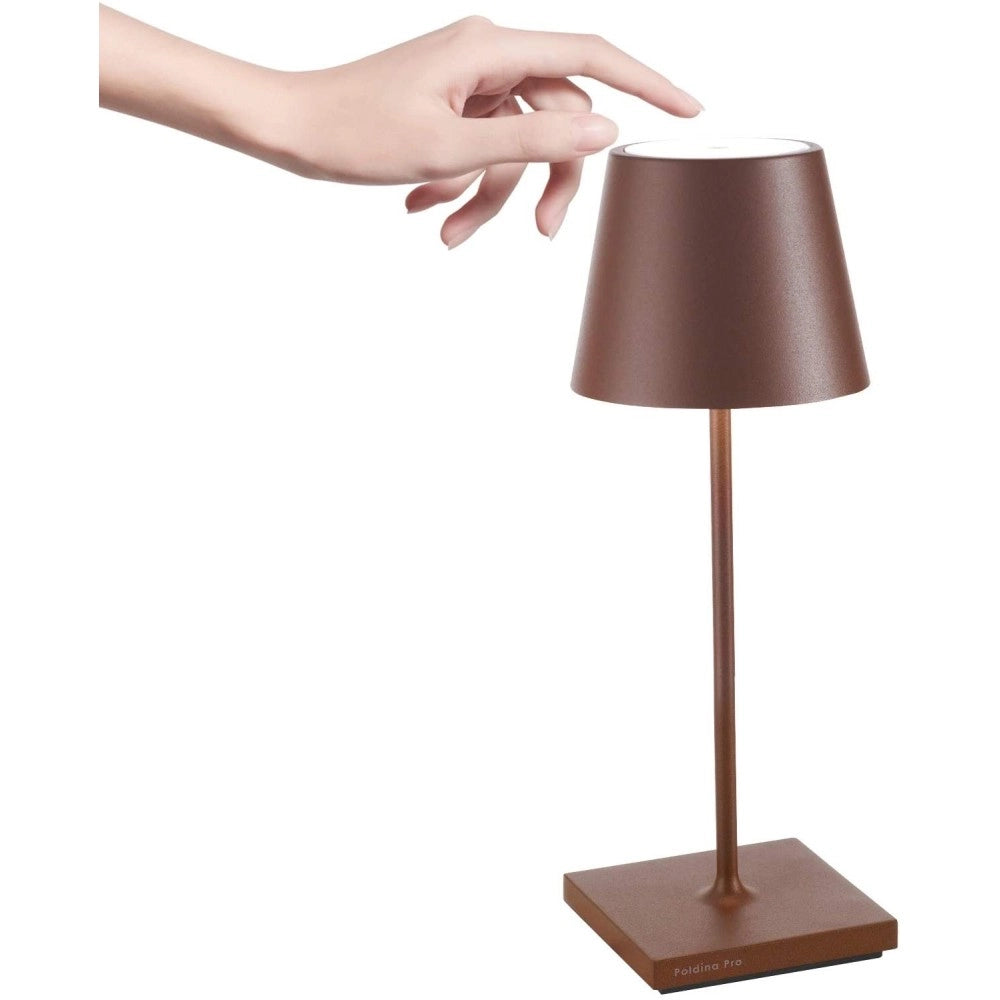 Lampada a led da tavolo Poldina Pro Mini Corten ricaricabile e dimmerabile con batteria fino a 12 ore