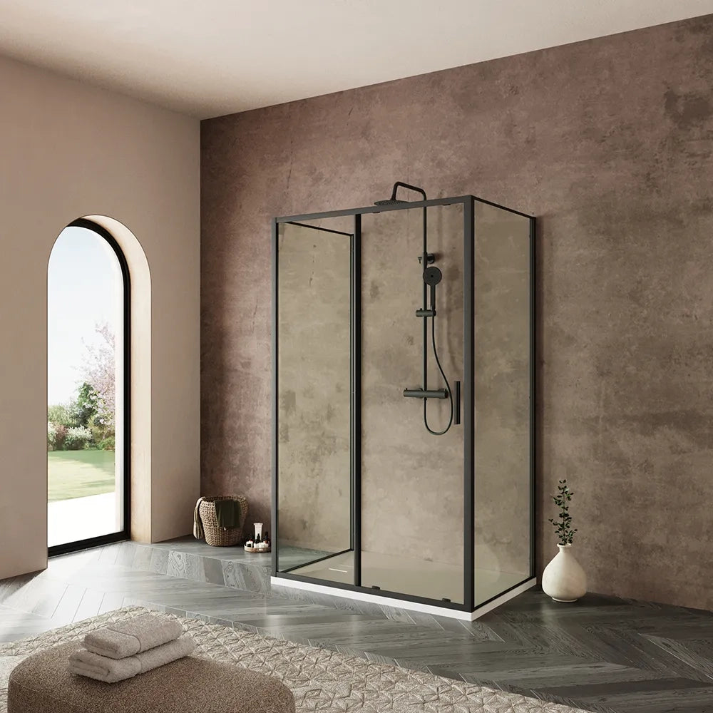 Box doccia tre lati 80x130x80cm con porta scorrevole profili nero opaco e vetro 6mm trasparente h190 | Portofino