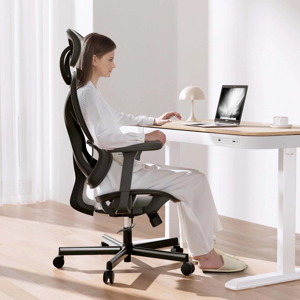 Sedia da ufficio ergonomica con regolazione di poggiatesta, braccioli e schienale, max 150 kg