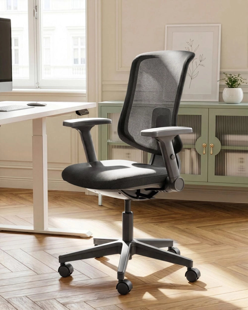 Sedia da ufficio in tessuto e rete nera, schienale e braccioli regolabili, design moderno, per l'ufficio domestico