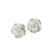 Orecchini a forma di camelia bianca con zirconi