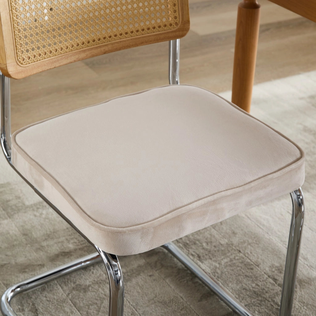 Sedia da sala da pranzo cantilever in velluto con schienale in rattan intrecciato e struttura in acciaio beige