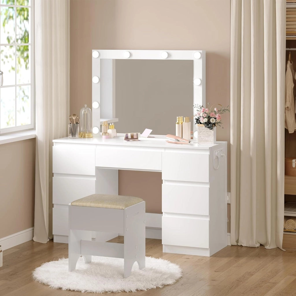 Toeletta da Trucco con Specchio LED Regolabile, Sedia da Make Up, Seduta Imbottita, Tavolo da Trucco Moderno con Cassetti e 2 Prese, 1 USB-A e 1 USB-C, Cavo di 1,5 m, Bianco
