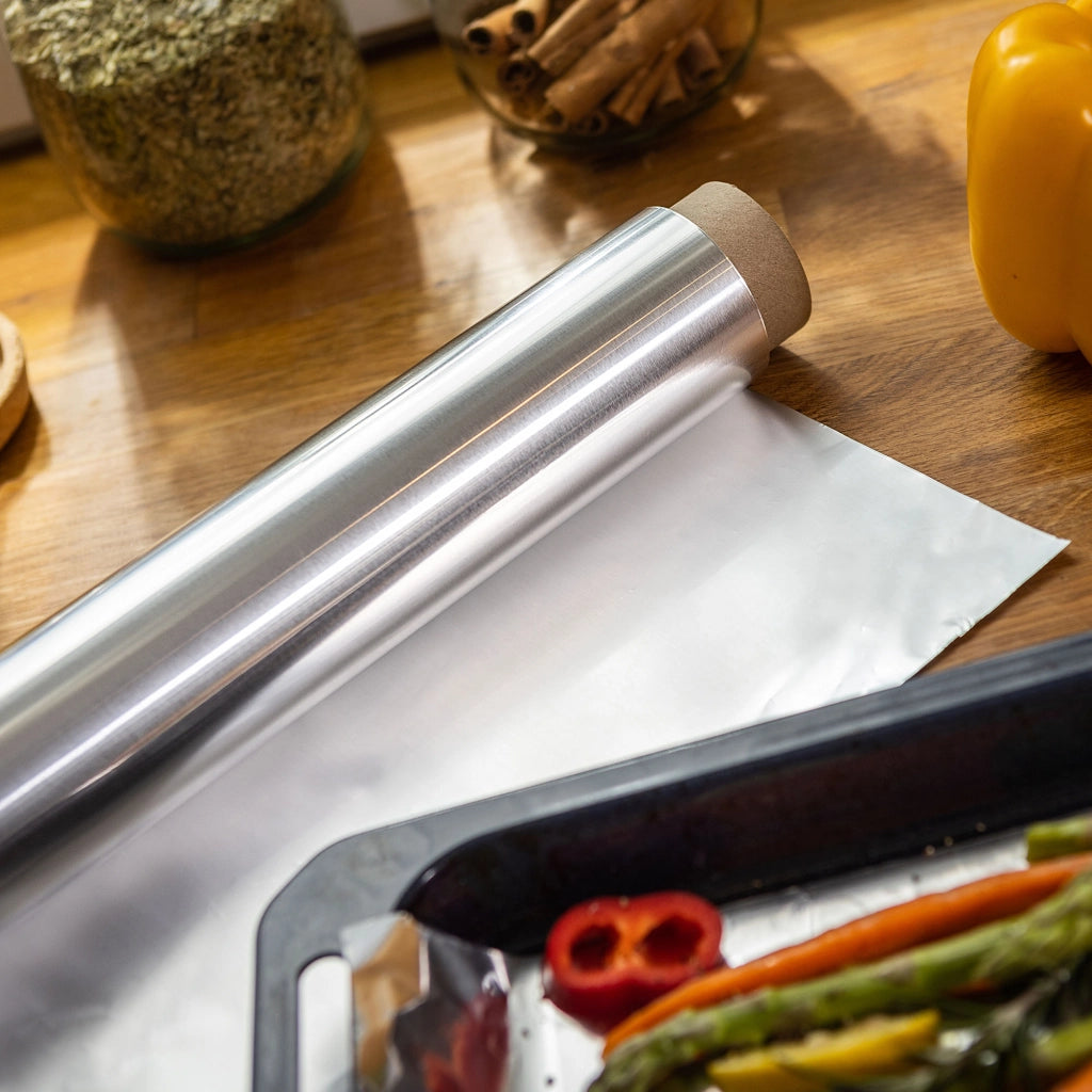 Foglio di alluminio KADAX per uso alimentare, rotolo spesso e resistente da 60 m per ristorazione e gastronomia.