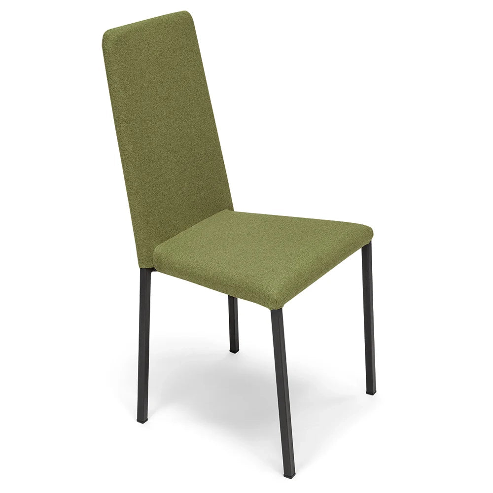Sedia imbottita modello BETTY STYLE per interni, design moderno, gambe quadre in metallo, schienale e seduta rivestiti con tessuto morbido al tatto colore Verde Oliva