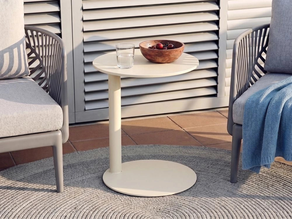 Tavolino da giardino di design in acciaio verniciato a polvere resistente alle intemperie, rotondo 40 cm arredo da esterno beige