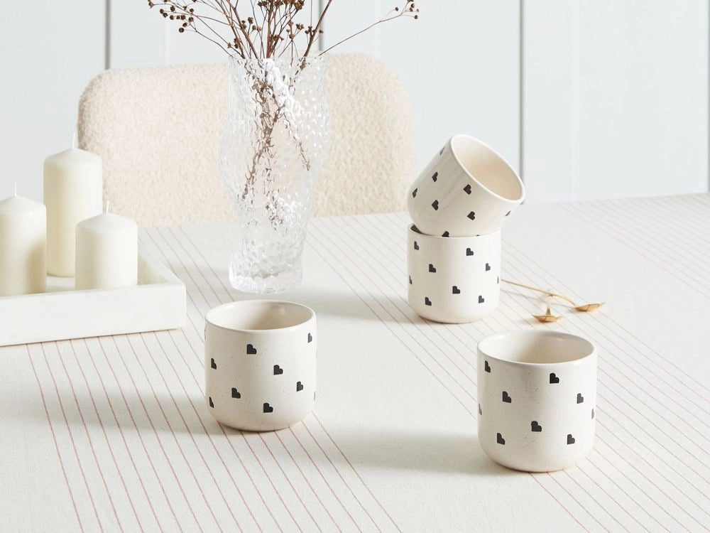 Set di 4 tazze Gres bianco caolino fatto a mano finitura motivo cuore Cucina Sala da pranzo