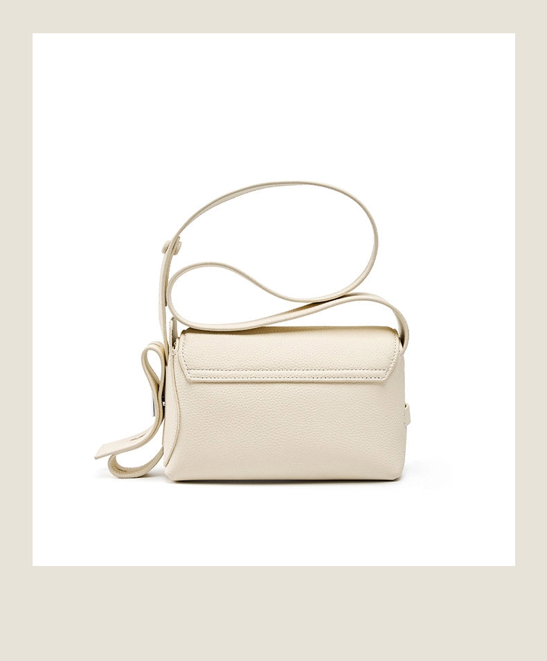 Borsa a tracolla da donna in vera pelle, spaziosa e casual, colore bianco.