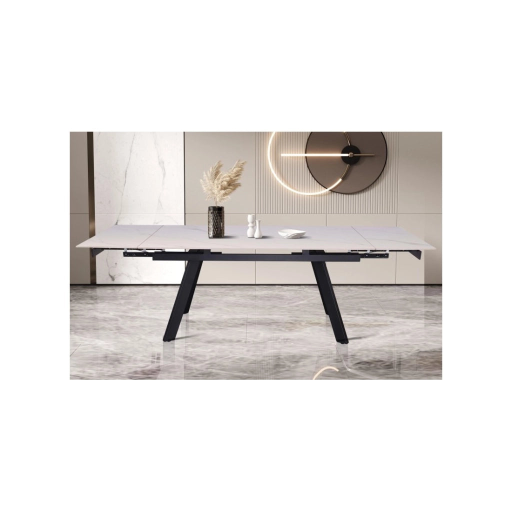 Tavolo da pranzo allungabile per 10 persone con piano in pietra bianca, collezione LAROS. Struttura in metallo.
