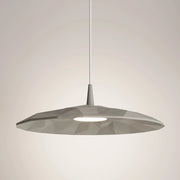 Lampada a sospensione Angled in ceramica grigia con diffusore prismatico e LED integrato da 8W dimmerabile TRIAC, diametro 40 cm, 2700K, IP40