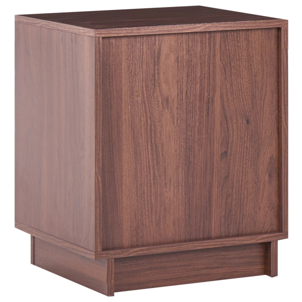 Comodino a 2 cassetti marrone scuro in MDF con maniglie in metallo, frontali scanalati e design moderno per camera da letto
