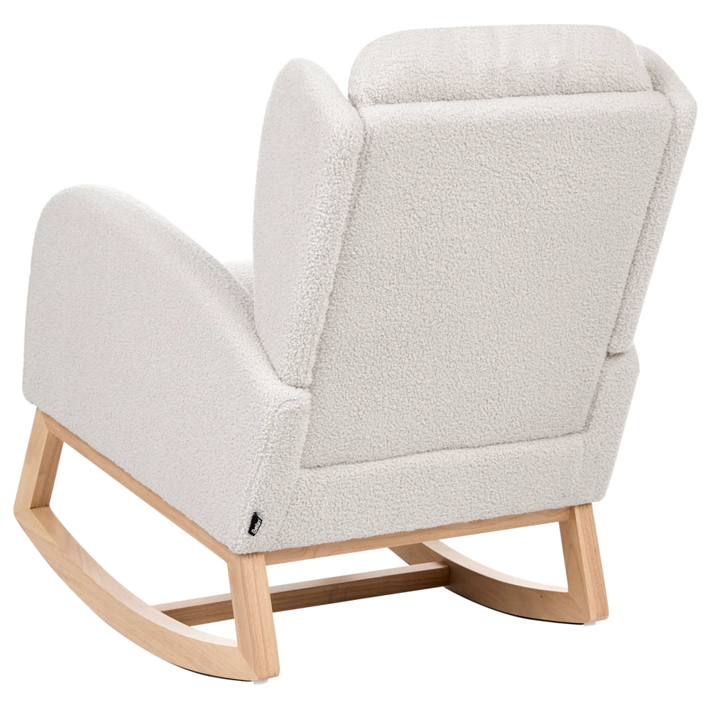 Sedia a dondolo in bouclé bianco sporco rivestita in tessuto con gambe in legno poggiapiedi e braccioli per soggiorno stile moderno