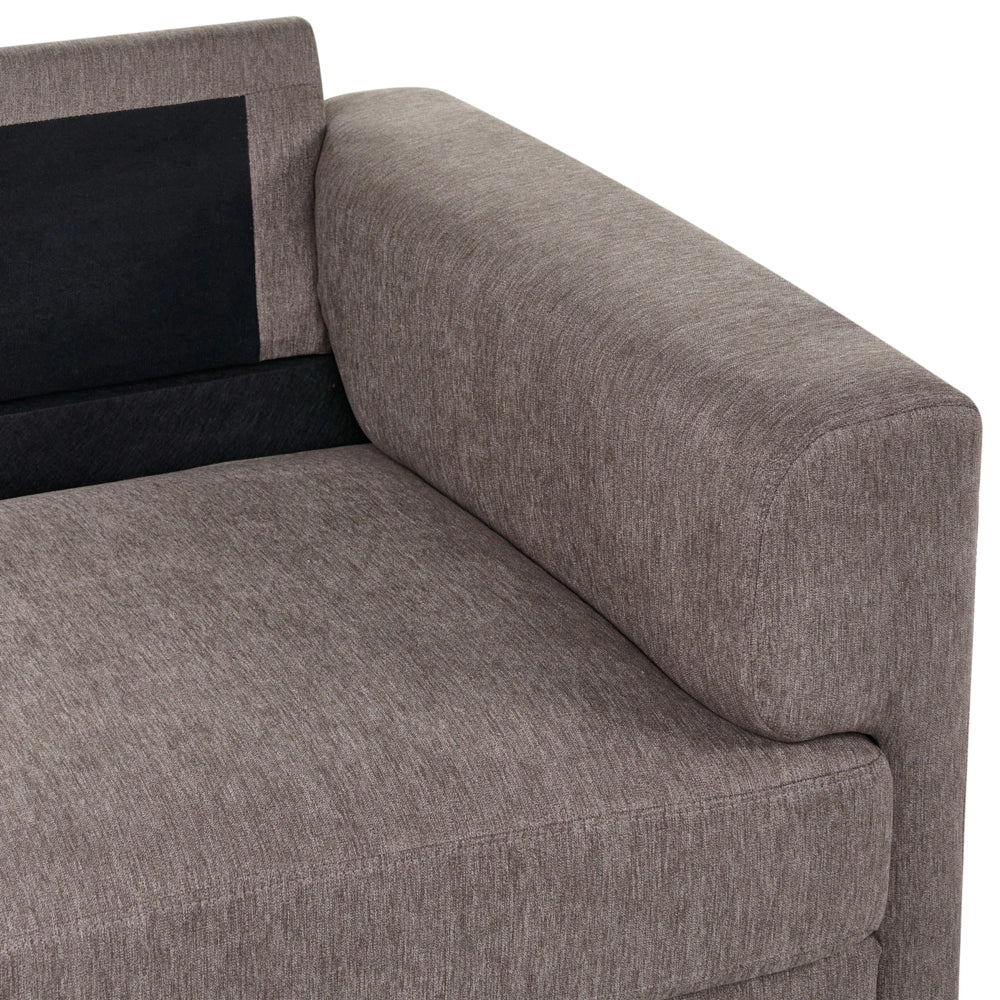 Divano minimalista moderno di metà secolo in tessuto a 3 posti con gambe in metallo rivestite e braccioli marrone