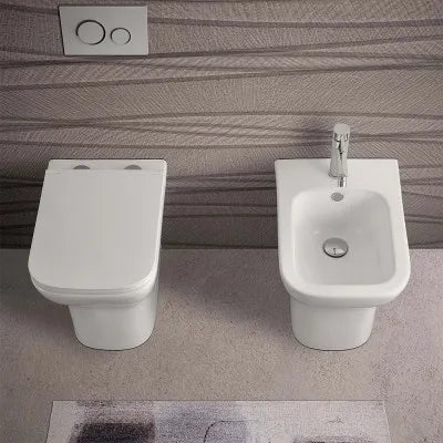 Sanitari filomuro senza brida bianco lucido con sedile soft-close  Plana