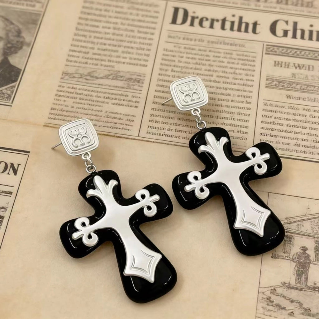 Orecchini a croce retr¨° in metallo bianco e nero, orecchini di tendenza hip-hop di nicchia per donna