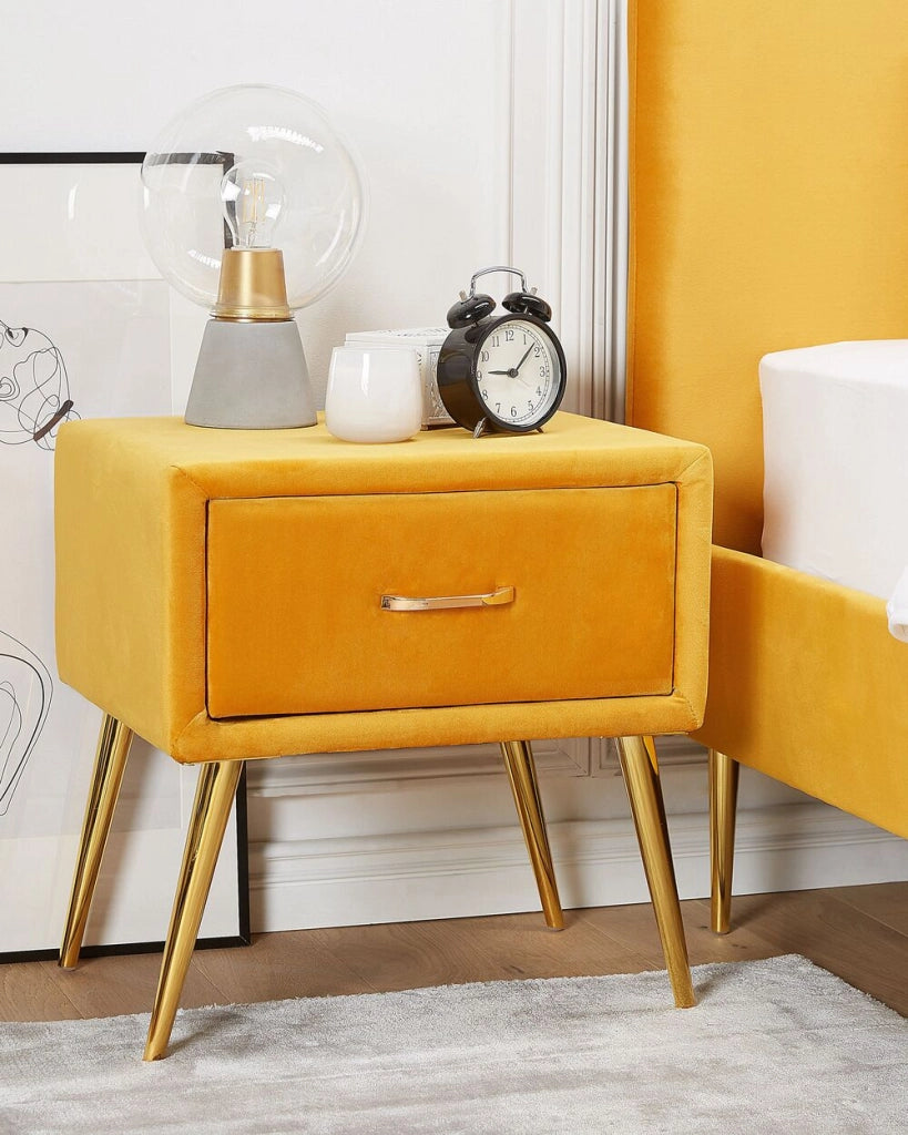 Comodino con rivestimento in velluto giallo Comodino con 1 cassetto Mobili per camera da letto dal design minimalista