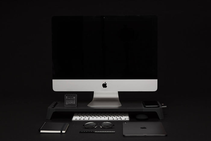 Supporto Monitor da Scrivania 56x20x5,7 cm con Entrata USB e Base di Ricarica Wireless Nero