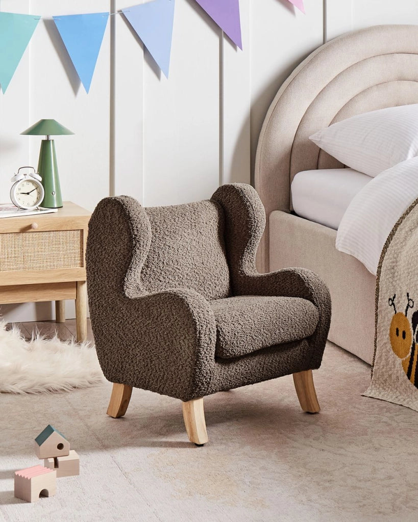 Sedia imbottita in bouclé marrone con braccioli Sedile per bambini Design moderno