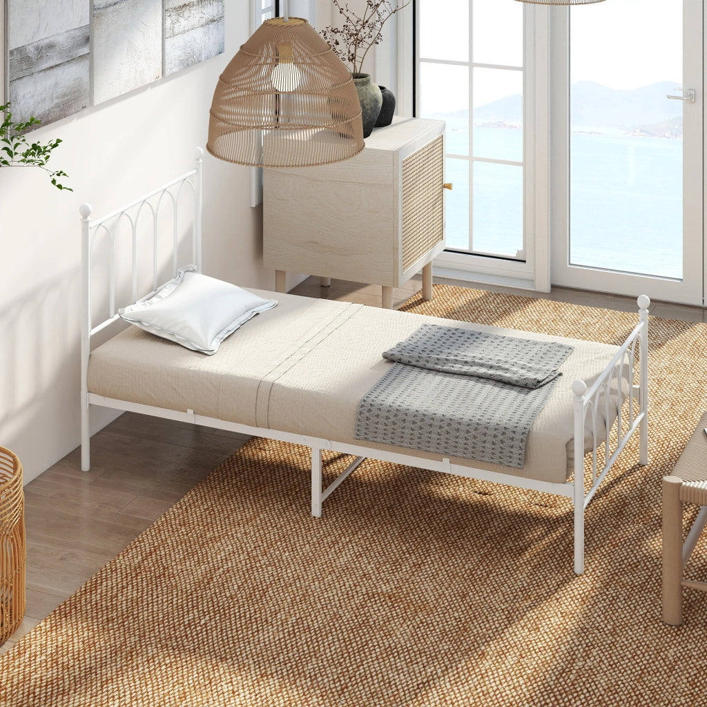 Letto singolo 90x200 cm in acciaio con rete a doghe e spazio sottoletto; bianco