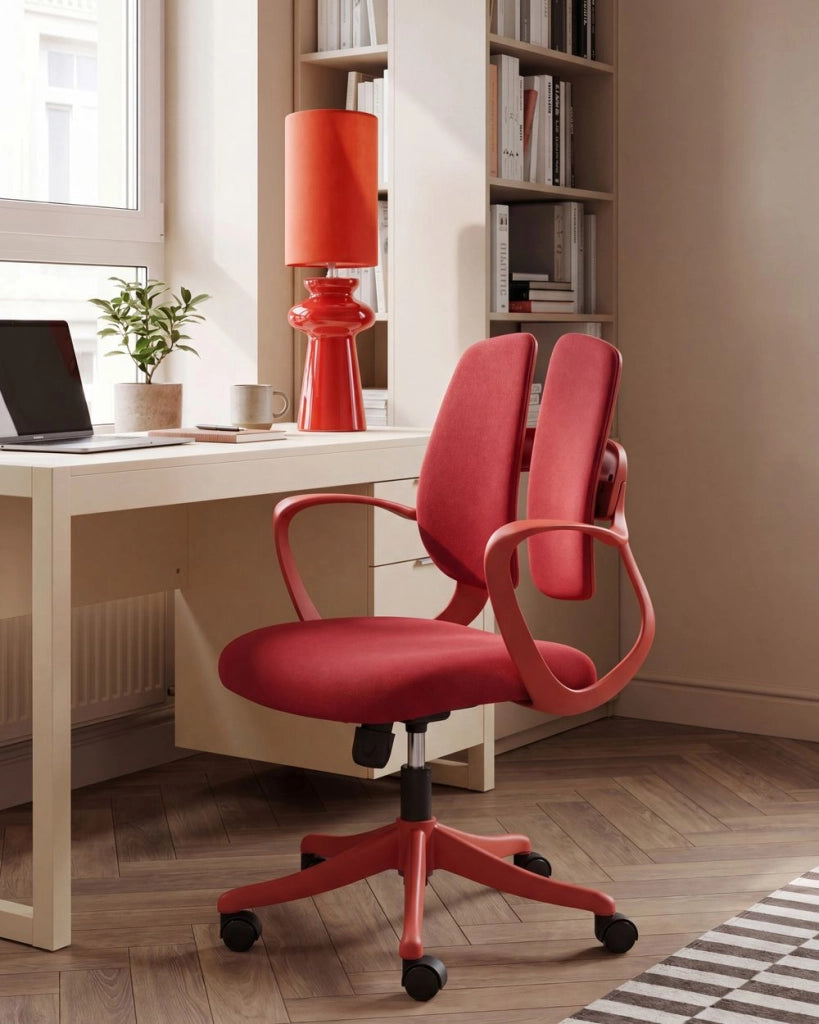 Sedia da ufficio in tessuto rosso girevole con schienale reclinabile regolazione in altezza e braccioli moderna