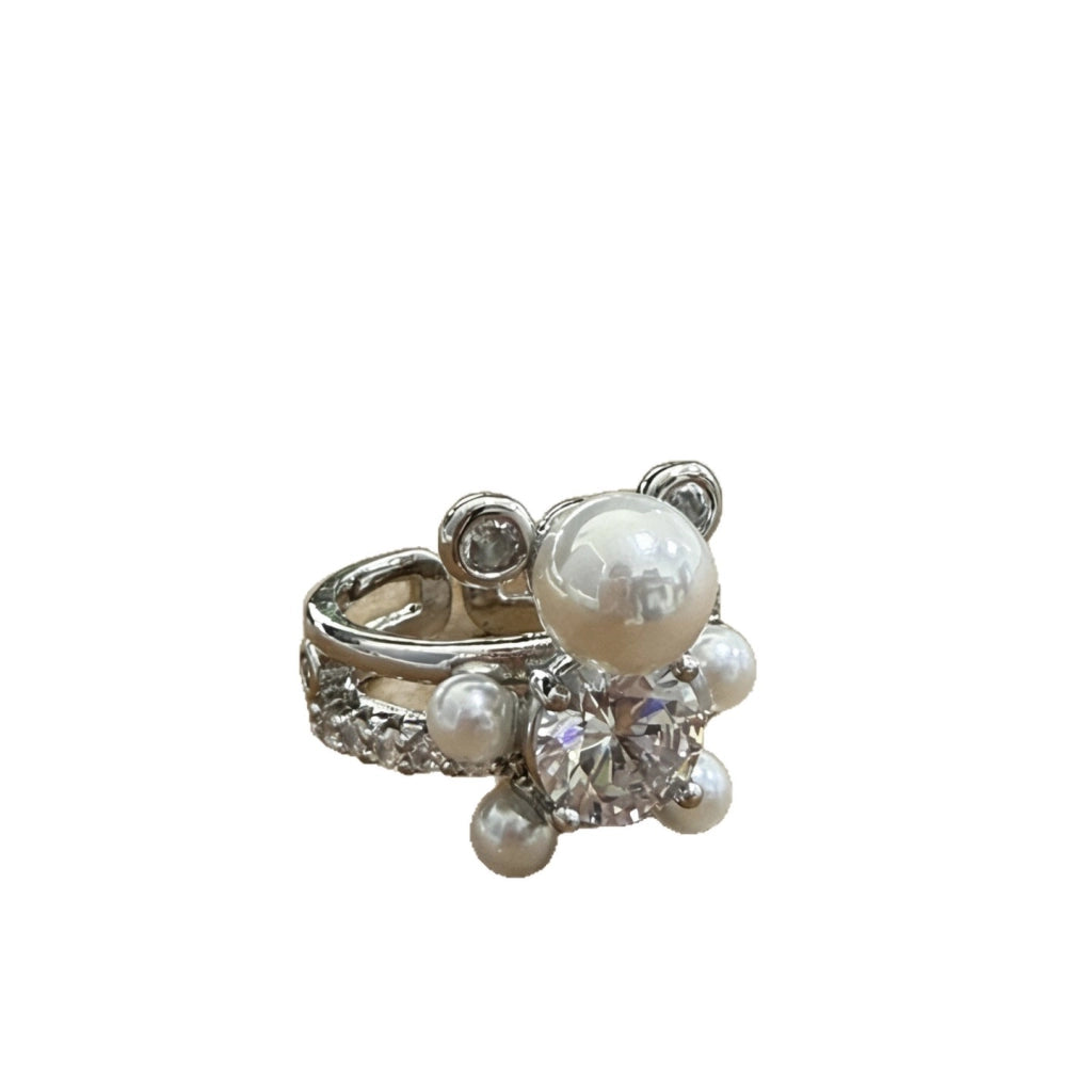 Anello di lusso con perla e zirconi scintillanti a forma di orsetto
