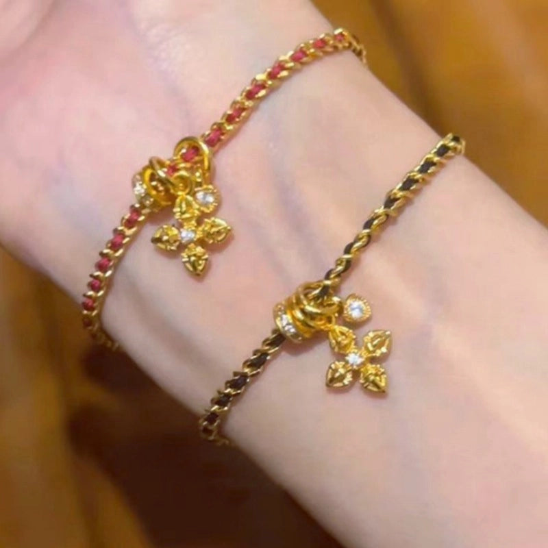 Bracciale intrecciato con zirconi a forma di croce e cuore, corda rossa e catena dorata