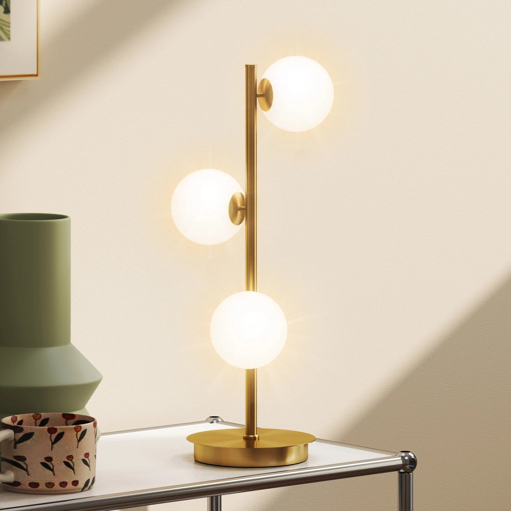 Lampada da comodino con 3 paralumi globo ¨C zephmum ¨C base in acciaio, ottone, H 53 cm