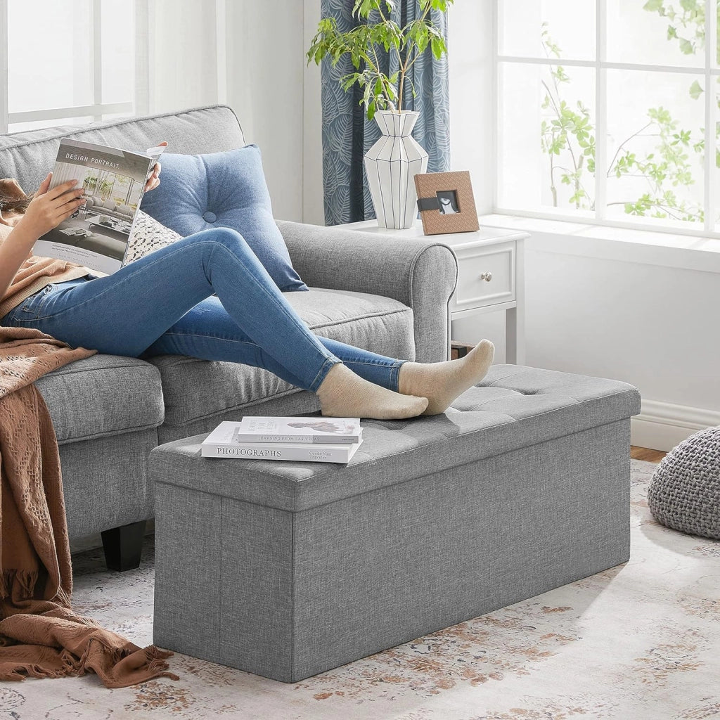 Pouf contenitore Valora PUFA in MDF grigio chiaro per camera da letto