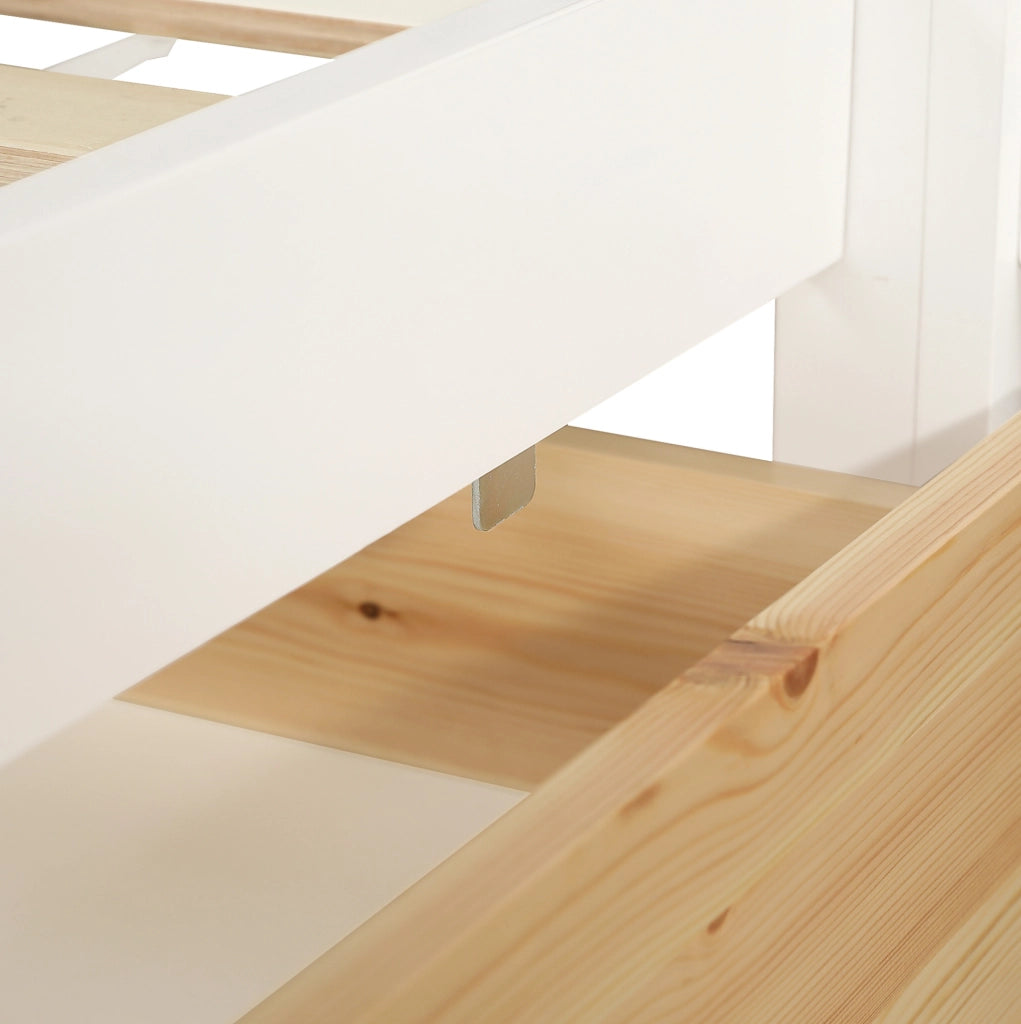 Letto a casetta a L in legno massello con cassetti e mensole bianco