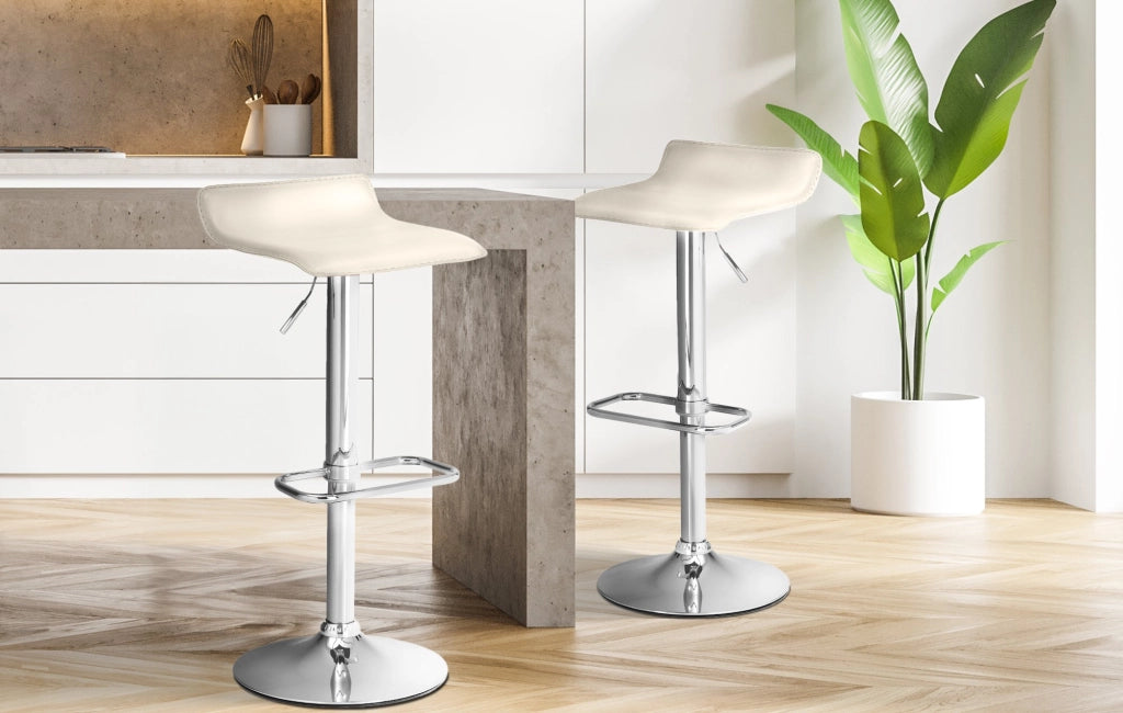 Sgabello bar Dyn in similpelle crema