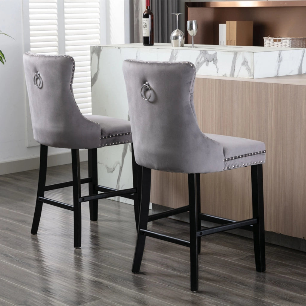 Set di 2 Sgabelli da Bar con Schienale Alto e Piedini Regolabili; Borchie Decorative; Velluto; Grigio