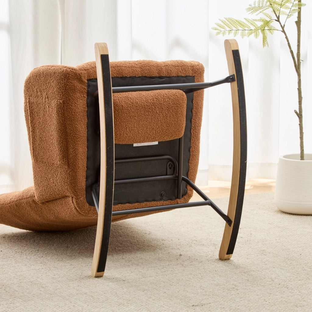 Poltrona a dondolo in tessuto teddy con schienale ergonomico e pouf, base in legno massello marrone