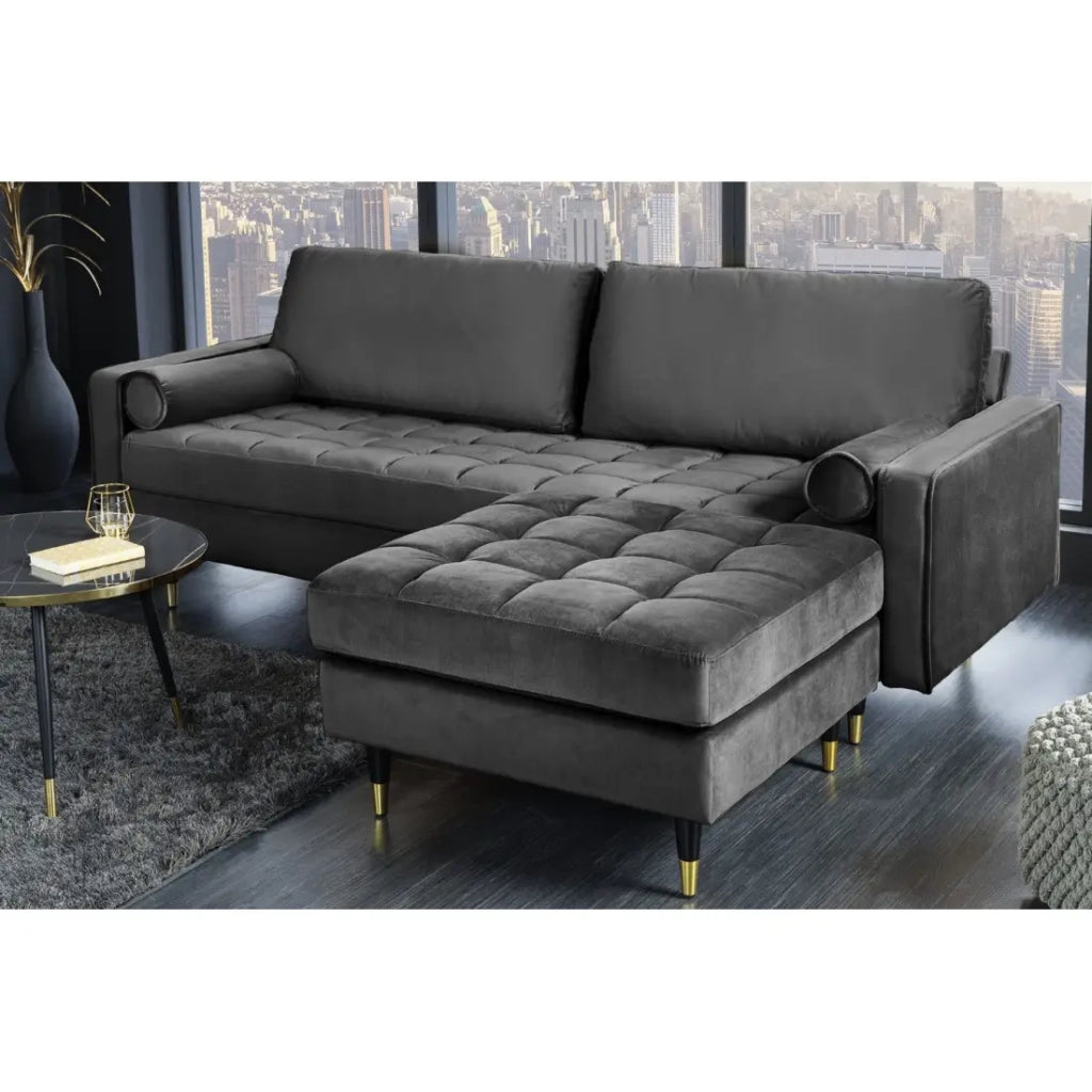 Divano ad angolo reversibile KOLIRI grigio – Divano design in velluto con pouf abbinato