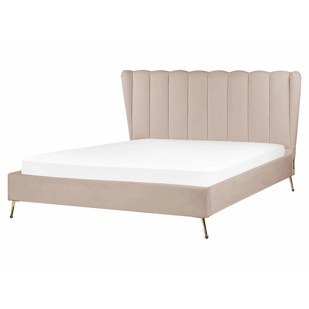 Letto in velluto beige tortora rivestito con gambe in metallo dorato UE Dimensioni doppie 160 x 200 cm con testata con porta USB Camera da letto moderna e glam.