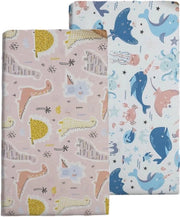 Set di lenzuola per lettino per bambini in tessuto finemente intrecciato a 2 pezzi in stampa colorata.