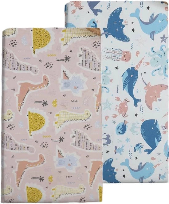 Set di lenzuola per lettino per bambini in tessuto finemente intrecciato a 2 pezzi in stampa colorata.