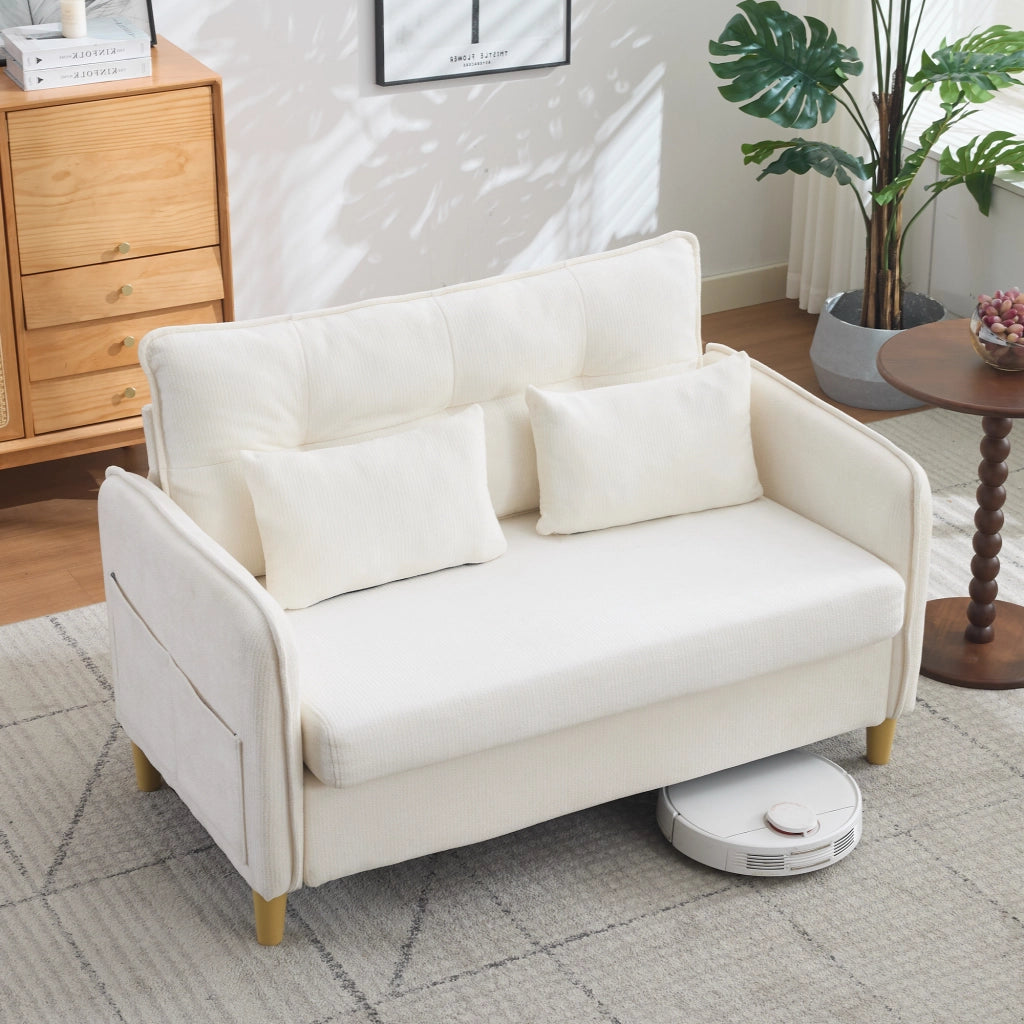 Divano a due posti compatto con braccioli, tasche laterali, schienale ergonomico e struttura in legno beige