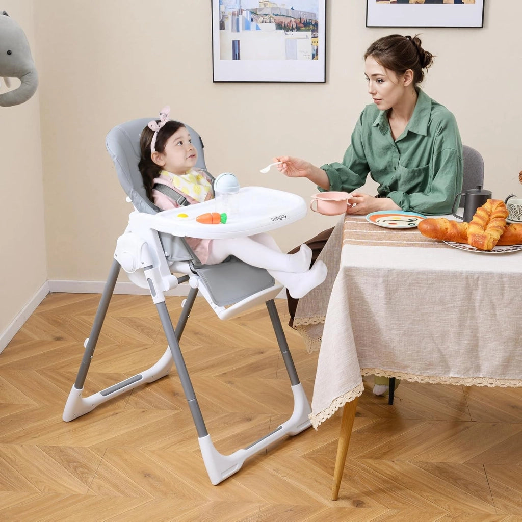 Seggiolone Pappa Portatile, con Altezza Regolabile, Schienale Reclinabile e Vassoio Rimovibile, Seggiolone Evolutivo Pieghevole con Cintura e 2 Ruote, per Bambini 6-36 Mesi (Grigio Chiaro)