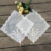 Pavimento per tavolo 27 cm - Tavolo decorativo con bordi a maglia - Disegno floreale in punto a maglia - Set di decorazione per tavolo - Manufatto artigianale - Pezzo decorativo multifunzionale - Tavola da pranzo con tovaglia