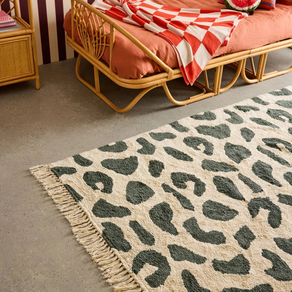 Tappeto interno cotone motivo maculato verde scuro con frange
