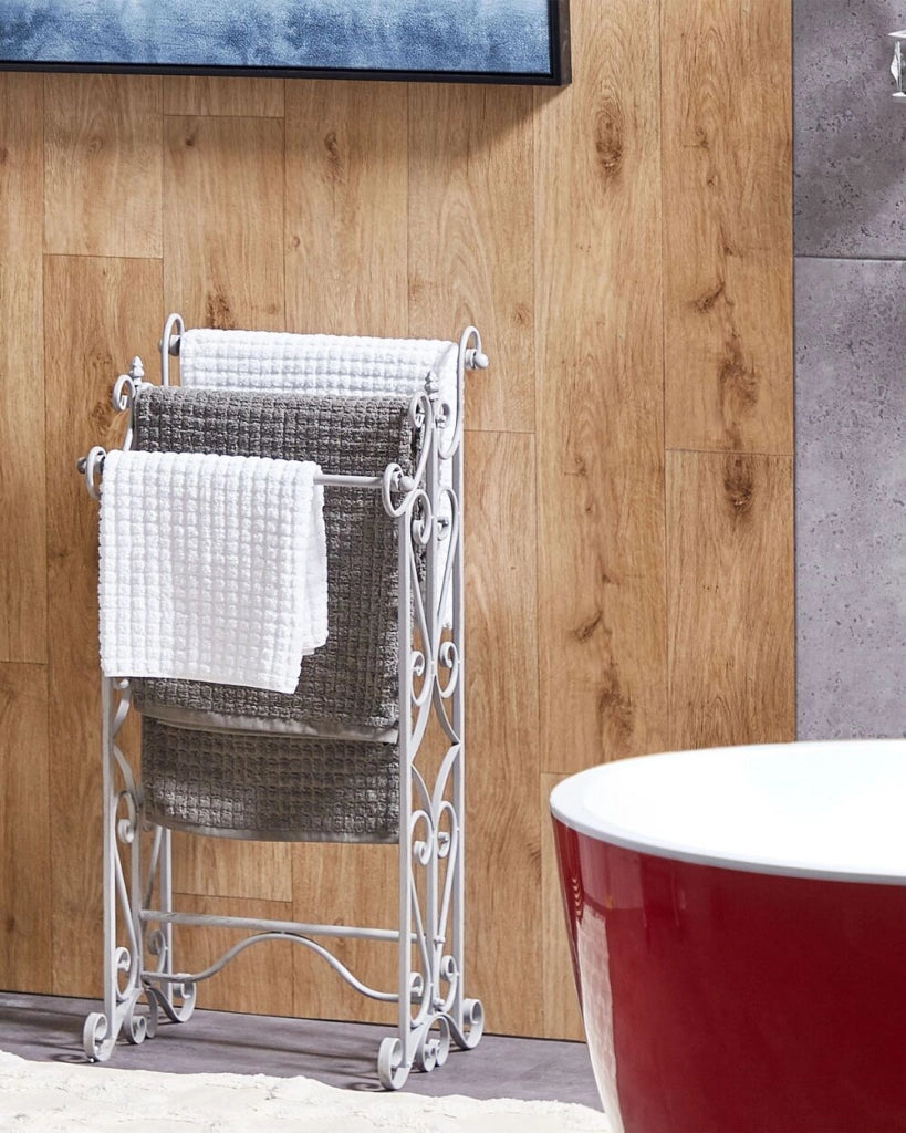 Portasciugamani bianco volutamente afflitto dall'aspetto antico autoportante rack bagno classico vintage