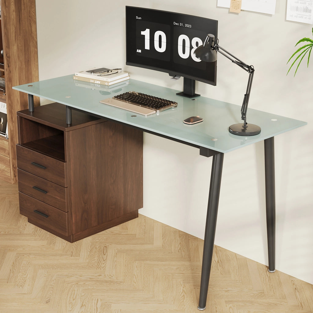Scrivania moderna 130x50x75 cm con piano in vetro temperato, 3 cassetti e vano aperto, marrone