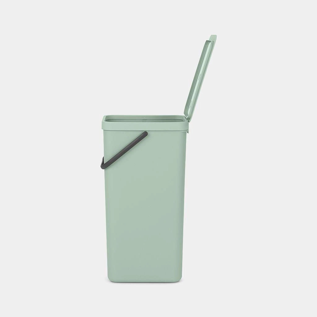 Brabantia 212826 Sort and Go Pattumiera 40L in Plastica Riciclabile al 100% con Coperchio Stay Open e Maniglia di Trasporto colore Jade Green