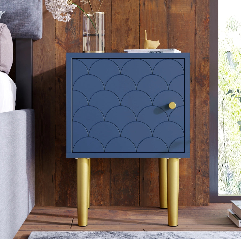 Comodino 35x35x51 cm con motivo a scaglie; chiusura magnetica; truciolare e metallo; blu navy