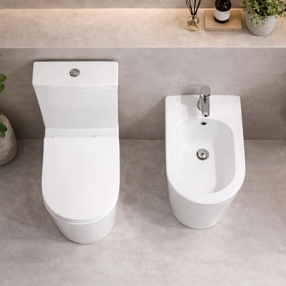 Set sanitari in ceramica bianco filomuro monoblocco rimless con copriwc Kyoto