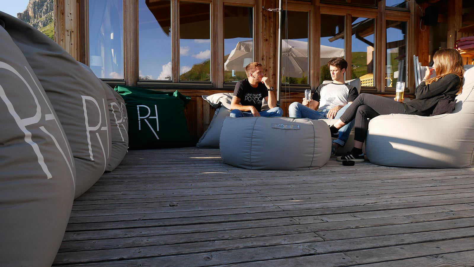 Poltrona Pouf e Tavolino in Acrilico Pomodone Bordeaux