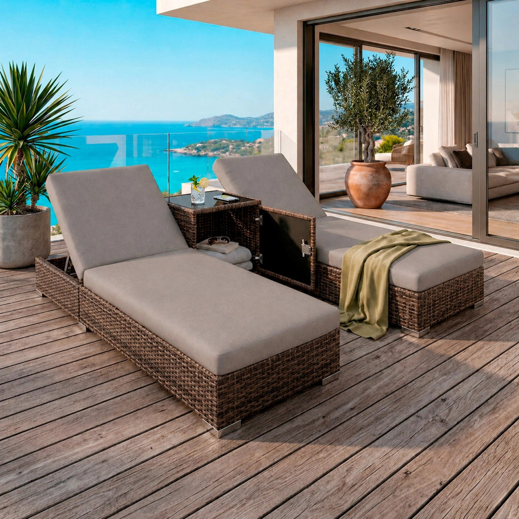 Set 2 Sdraio Prendisole in Polyrattan con Tavolino Contenitore e Cuscini Schienale Reclinabile 5 Posizioni Arredo Giardino Piscina 184x60x21 Cm Marrone Grigio