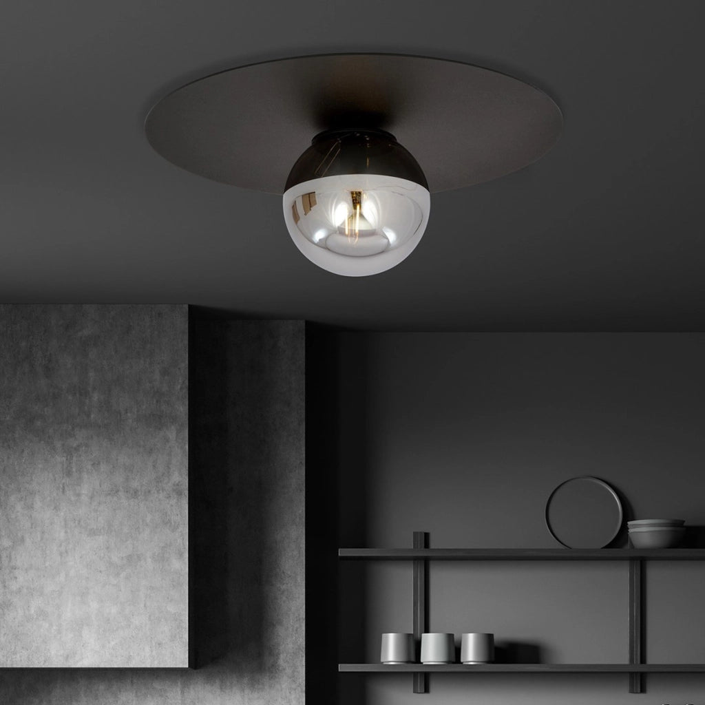 Lampada da soffitto SOLAR con struttura in metallo nero opaco e vetro grafite