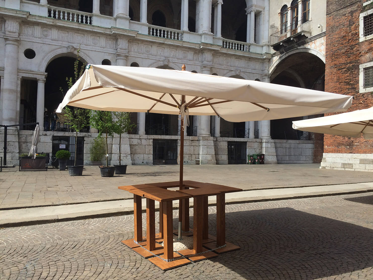 Ombrellone da Giardino 3,5x3,5 m Palo Ø60 mm in Legno Telo in Acrilico con Balza Danieli Bangkok Ecrù