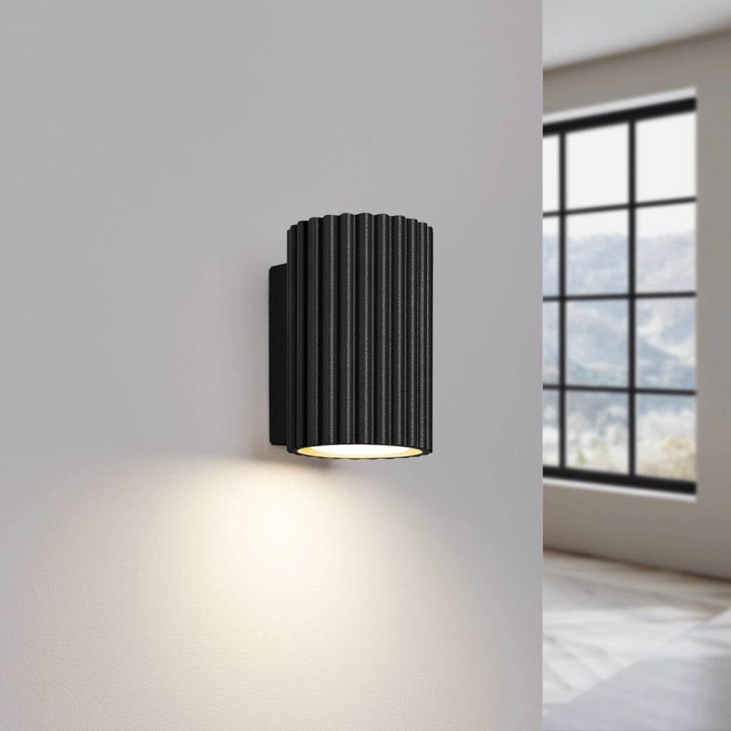 Applique moderna nera tubo zigrinato 10cm GU10 GRAVIO